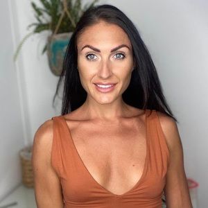 Meet your Posher, Chloe